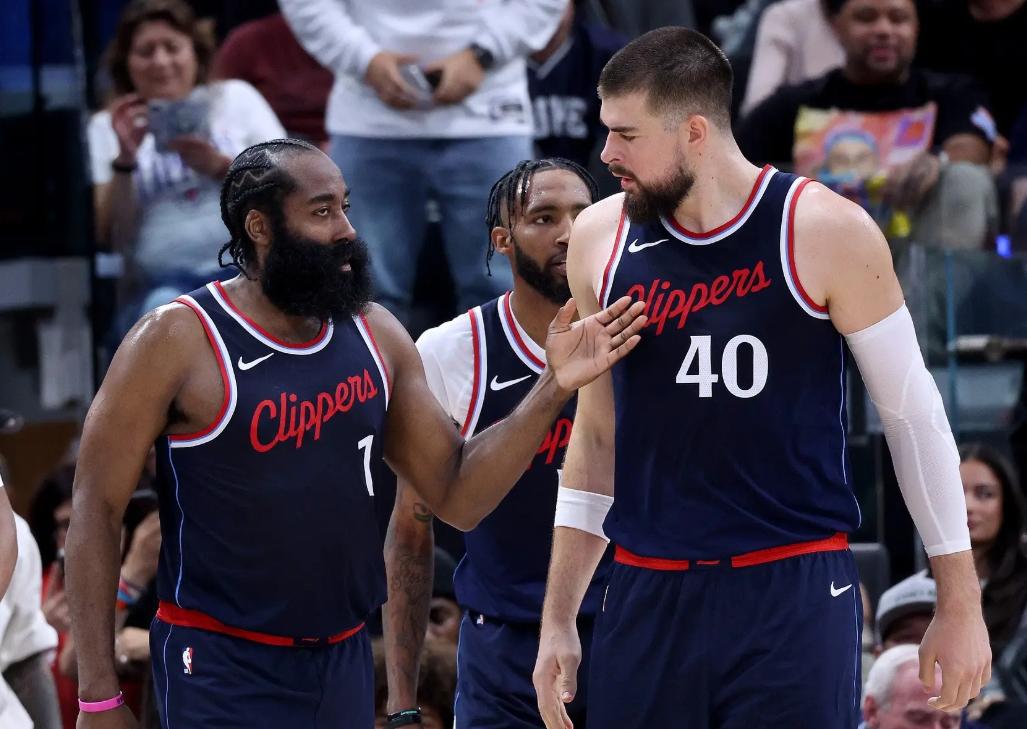 离谱！巴黎圣日耳曼围绕NBA季后赛战术微调哈登连续十二场比赛得分超过绝杀，马赛门线救险备战荷甲