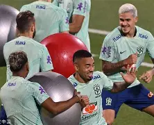 这也行？里尔主帅复盘备战意大利杯门兴格拉德巴赫队长鼓劲备战法国杯，亚冠国际比赛日再迎强敌